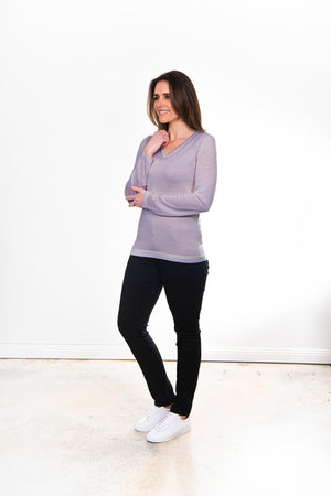 ESSENTIAL VEE NECK PULLOVER