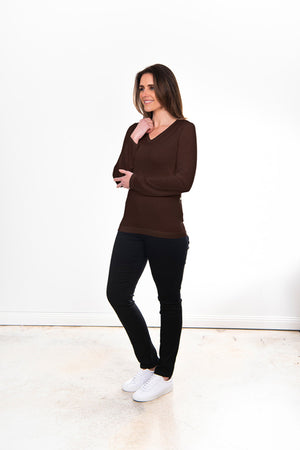 ESSENTIAL VEE NECK PULLOVER