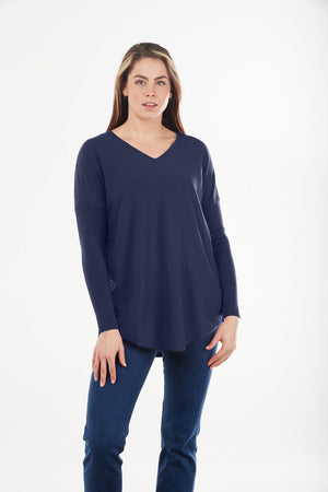 ESSENTIAL CURVED HEM VEE PULLOVER