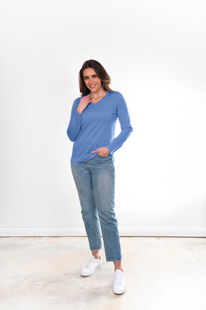 ESSENTIAL VEE NECK PULLOVER