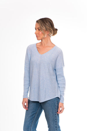 ESSENTIAL CURVED HEM VEE PULLOVER