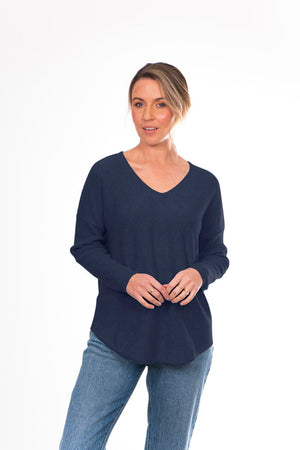 ESSENTIAL CURVED HEM VEE PULLOVER