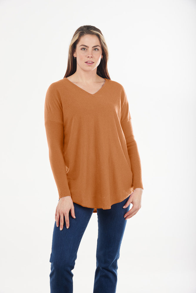 ESSENTIAL CURVED HEM VEE PULLOVER