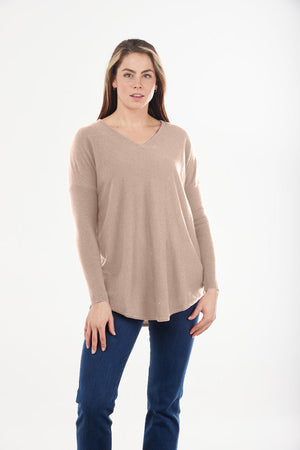 ESSENTIAL CURVED HEM VEE PULLOVER