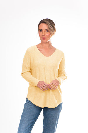 ESSENTIAL CURVED HEM VEE PULLOVER