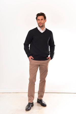 ESSENTIAL VEE NECK PULLOVER