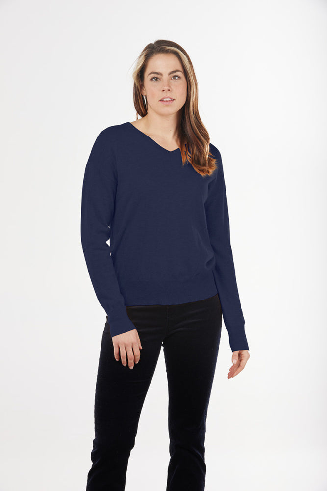 ESSENTIAL FASHION VEE NECK PULLOVER