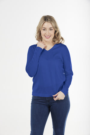 ESSENTIAL VEE NECK PULLOVER