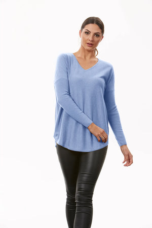 ESSENTIAL CURVED HEM VEE PULLOVER