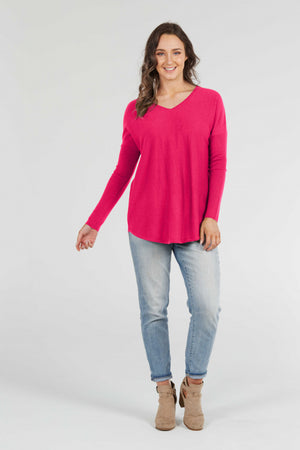 ESSENTIAL CURVED HEM VEE PULLOVER