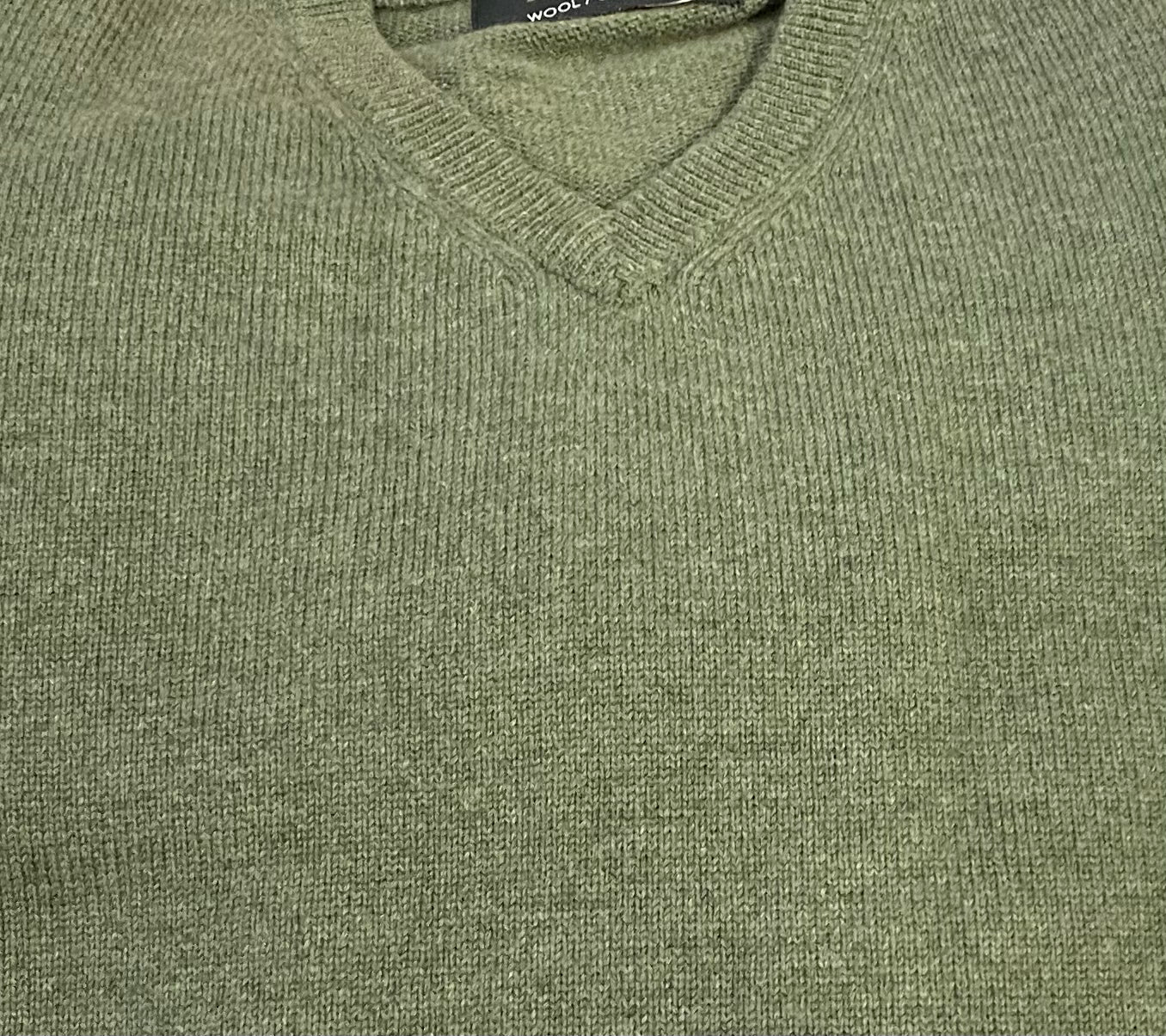 Slim Fitted Cashmere & Wool V-Neck Pullover | ANSETT GOLD KNITWEAR