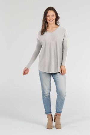 ESSENTIAL CURVED HEM VEE PULLOVER