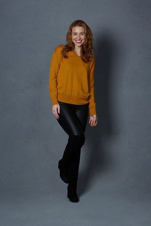 ESSENTIAL FASHION VEE NECK PULLOVER