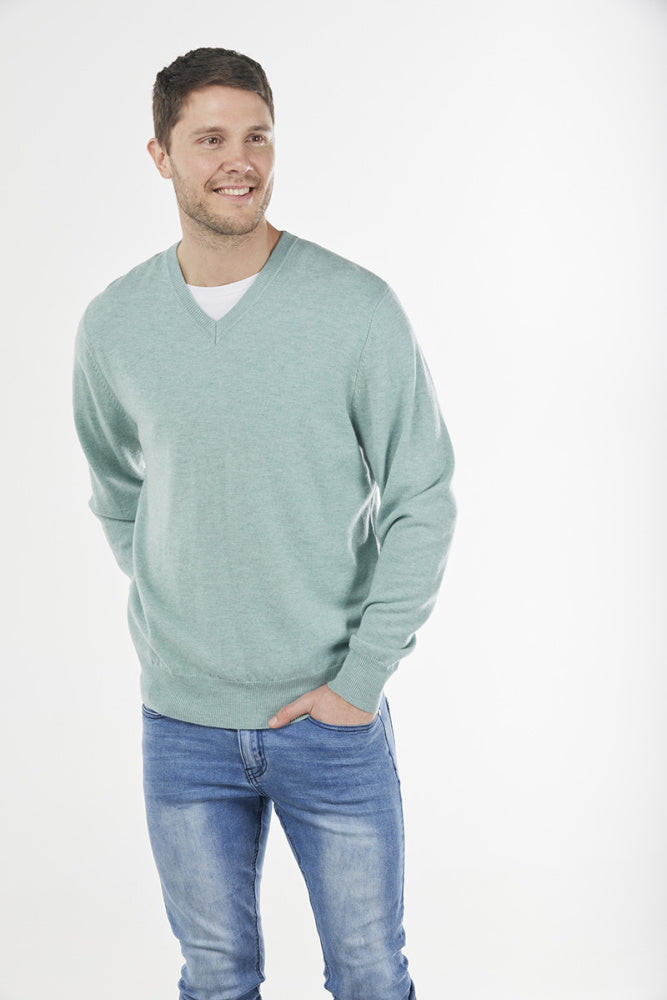 ESSENTIAL VEE NECK PULLOVER