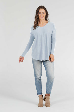 ESSENTIAL CURVED HEM VEE PULLOVER