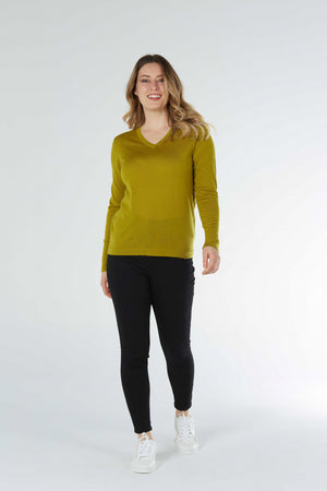 ESSENTIAL VEE NECK PULLOVER