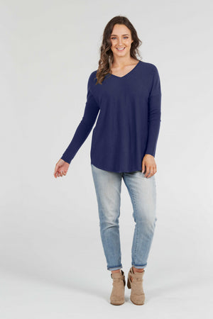 ESSENTIAL CURVED HEM VEE PULLOVER