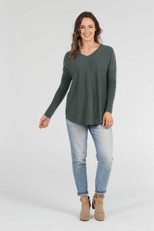 ESSENTIAL CURVED HEM VEE PULLOVER