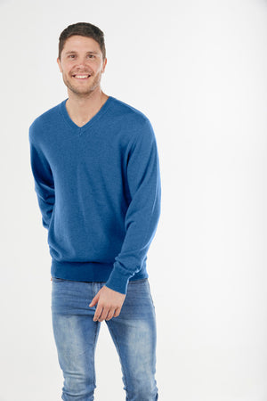 ESSENTIAL VEE NECK PULLOVER