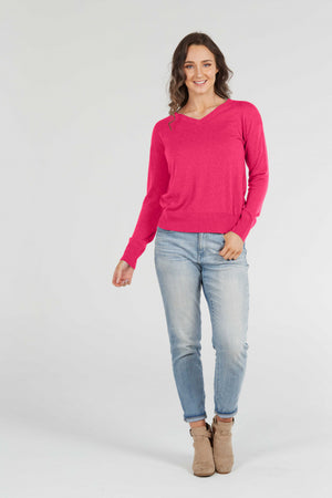 ESSENTIAL FASHION VEE NECK PULLOVER