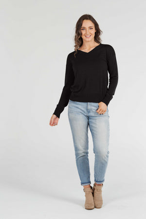 ESSENTIAL FASHION VEE NECK PULLOVER