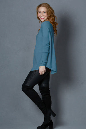 ESSENTIAL CURVED HEM VEE PULLOVER