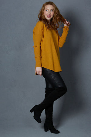 ESSENTIAL CURVED HEM VEE PULLOVER