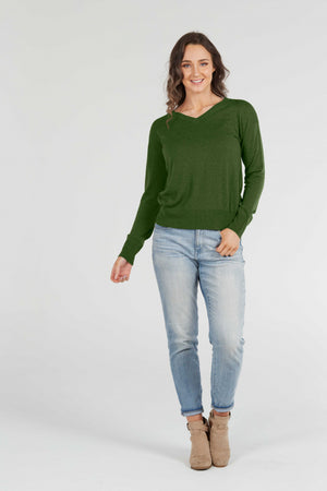 ESSENTIAL FASHION VEE NECK PULLOVER